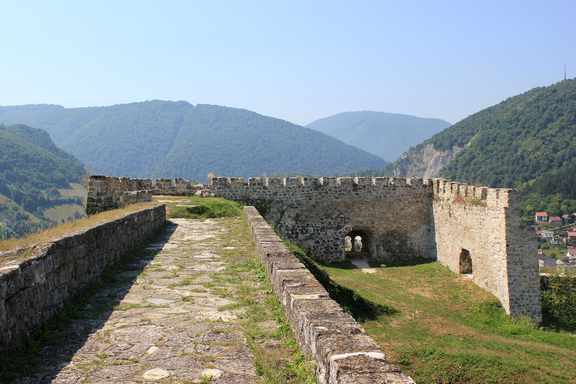Jajce Fortress (Јајце) (Photo license CC-BY-SA 3.0)